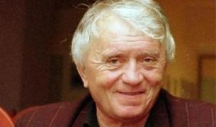 Писателят Калин Донков е редовен колумнист на в. "Сега"