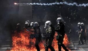 Гърция: Най-големият протест и отново насилие