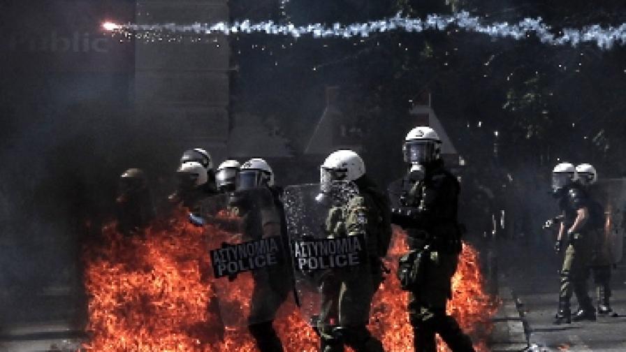 Гърция: Най-големият протест и отново насилие