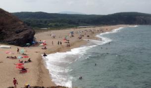 Един от най-красивите плажове по южното Черноморие, останал непокътнат от масовото застрояване се намира край Синеморец