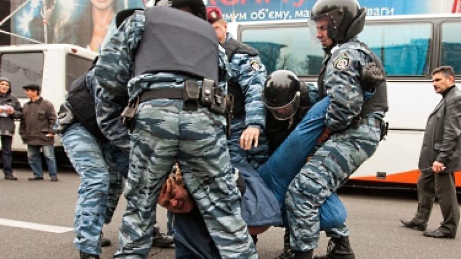 Полицията в Русия получи индулгенция за безконтролно насилие