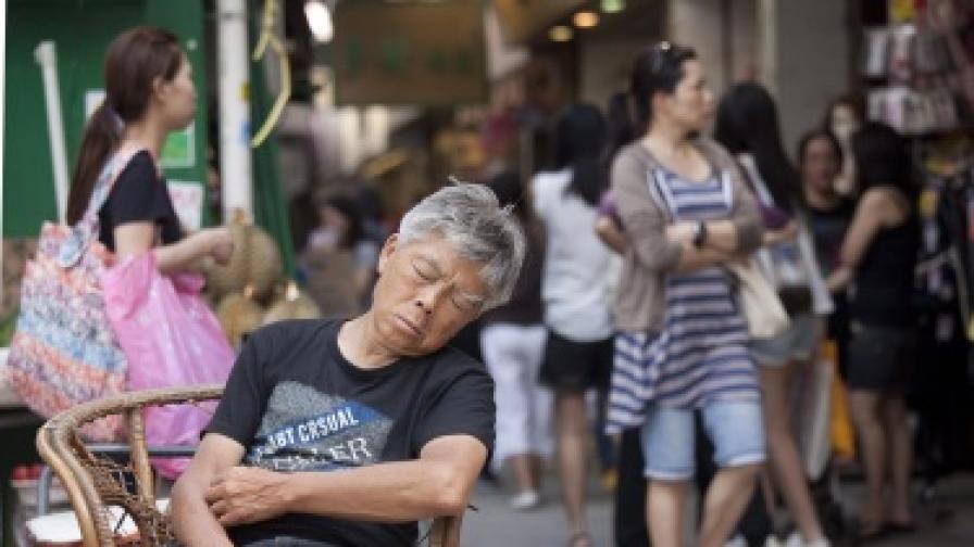 Китай се плъзга към пенсионна черна дупка