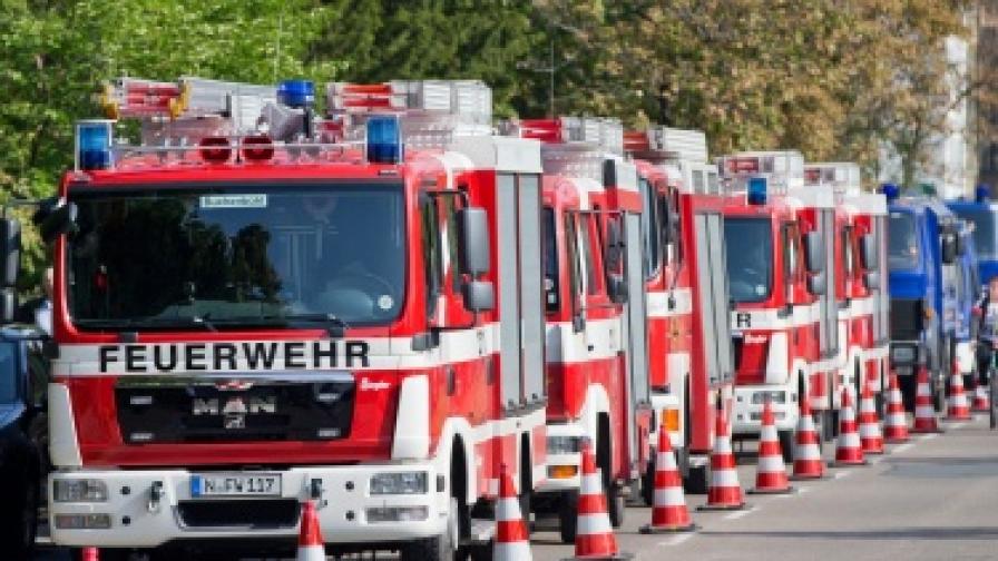 700 пожарникари борят злополука в германски завод