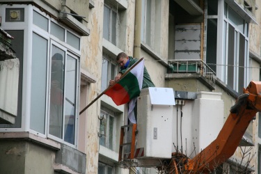 Няма да събарят остъклените балкони