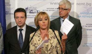 Мая Манолова по време на пресконференция на БСП в парламента на 18 октомври