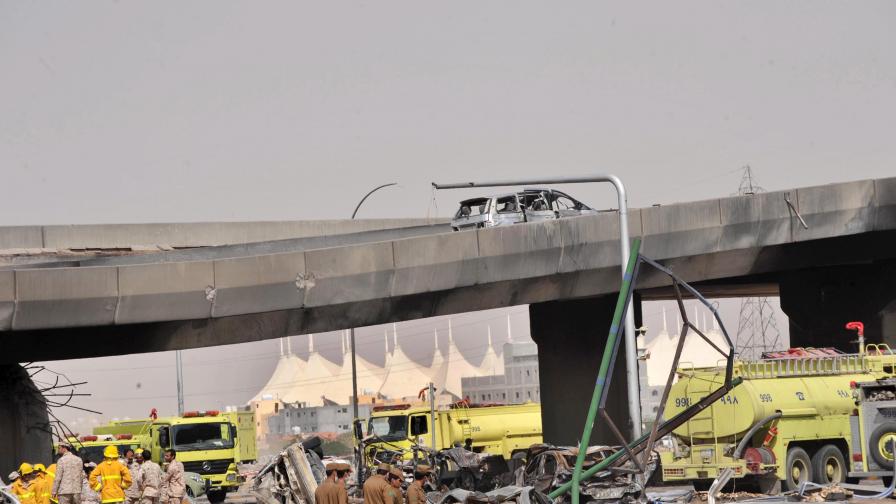 Цистерна удари мост и уби 22 души в Рияд