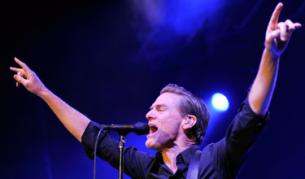 Брайън Адамс