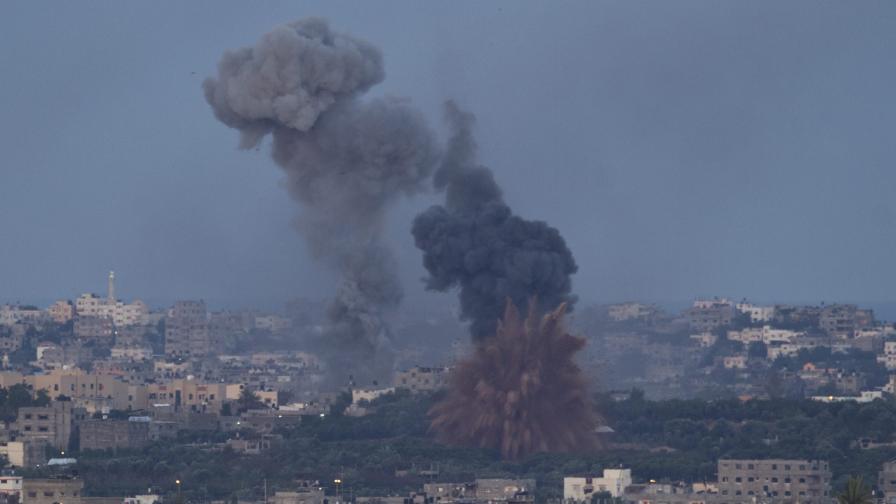 Бойци на "Хамас" и израелската армия цял ден си разменят удари