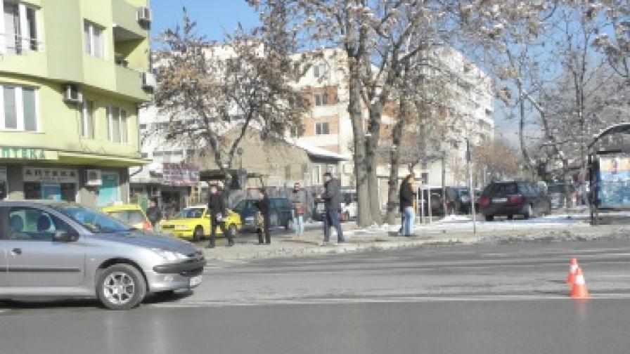 Бременна жена блъсната на пешеходна пътека в Благоевград