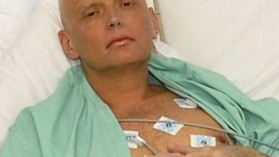 Александър Литвиненко в лондонската болница ден преди да издъхне през ноември 2006 г.