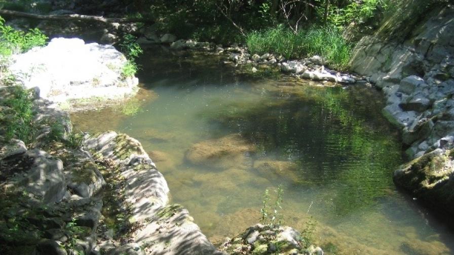 Река Веселина тече през землищата на селата Миндя и Къпиново, Великотърновско