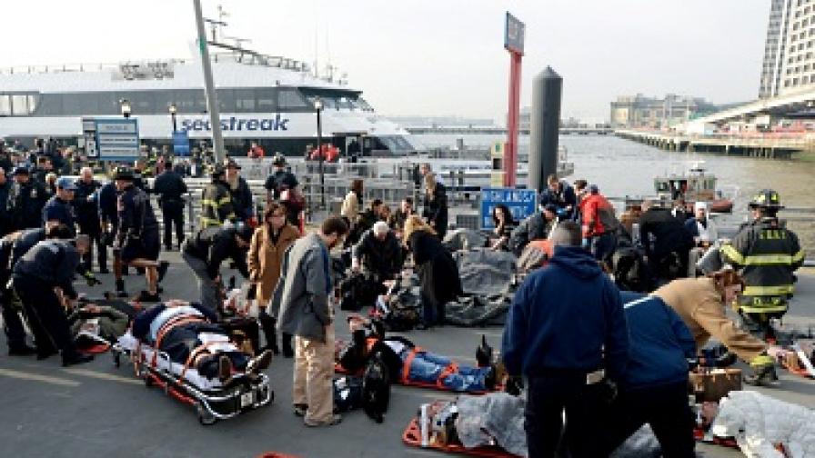 Десетки ранени при инцидент с ферибот в Ню Йорк