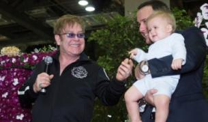 Елтън Джон отново стана баща