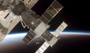 Британски студенти моделираха полет със скоростта на светлината