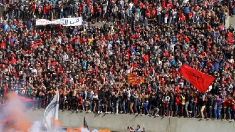 При тази демонстрация на футболни фенове в град Порт Саид 30 души били убити и 312 - ранени
