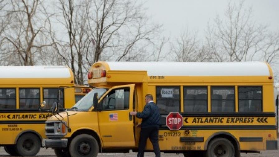 Мъж уби шофьор на училищен автобус и взе дете за заложник в САЩ