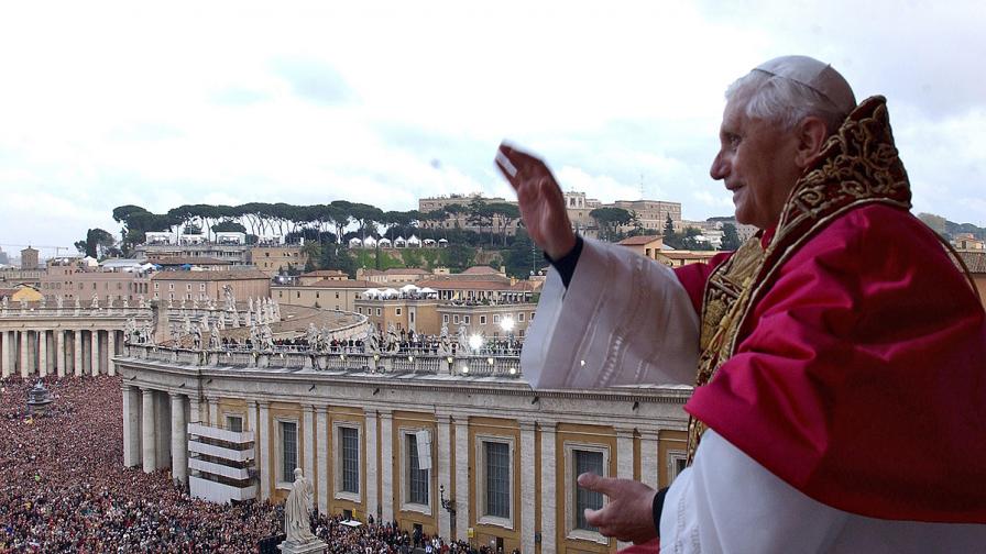 Решението на папа Бенедикт XVI  да се оттегли изненада света