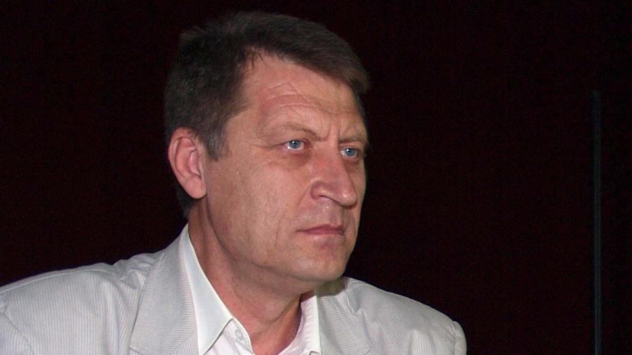 Задържаха криминално проявен за телефонна заплаха срещу Цветан Цветанов 
