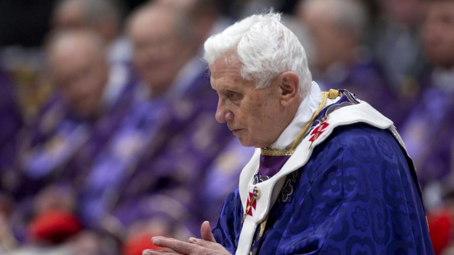 Папата осъди религиозното лицемерие в последната си литургия