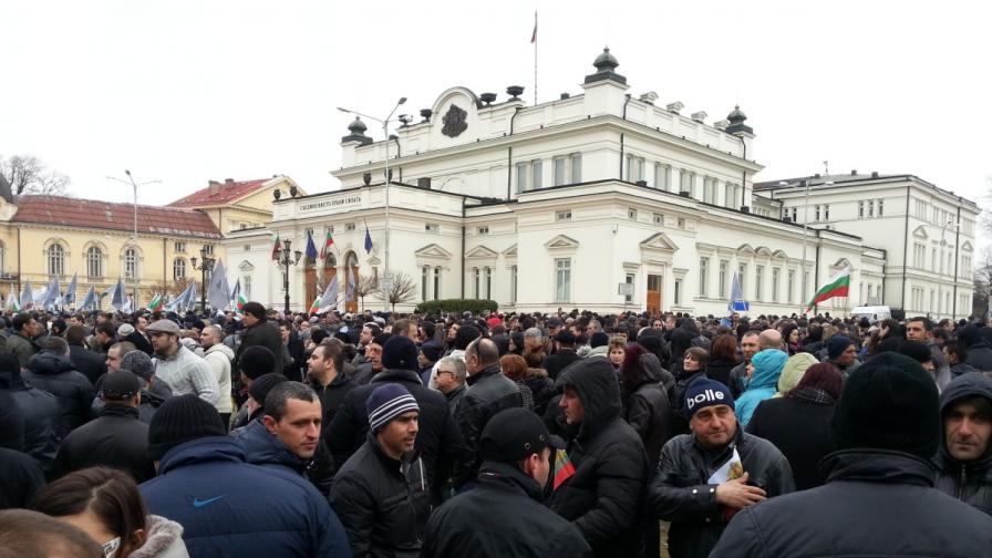 Борисов прикани протестиращите да си отидат по домовете