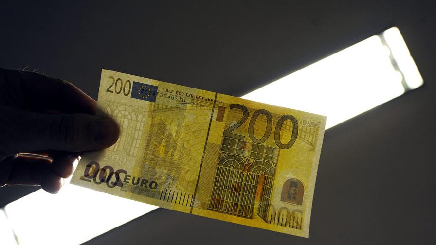 В Португалия хванаха рекордно количество фалшиви евробанкноти