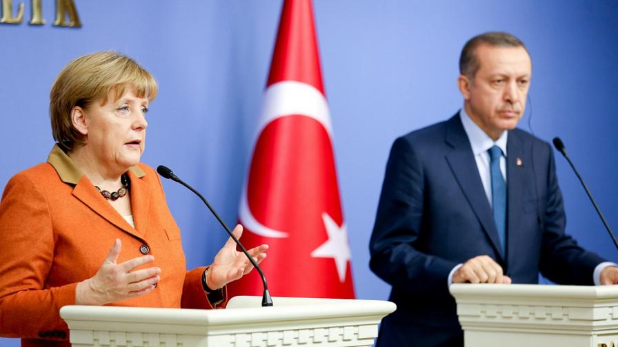 Меркел: Преговорите с Турция за ЕС трябва да продължат