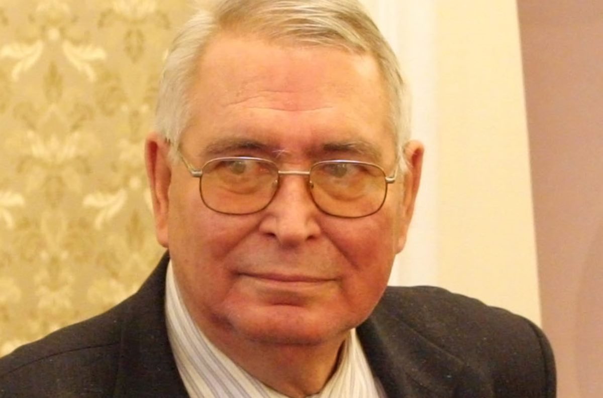 <p>Любен Корнезов</p>