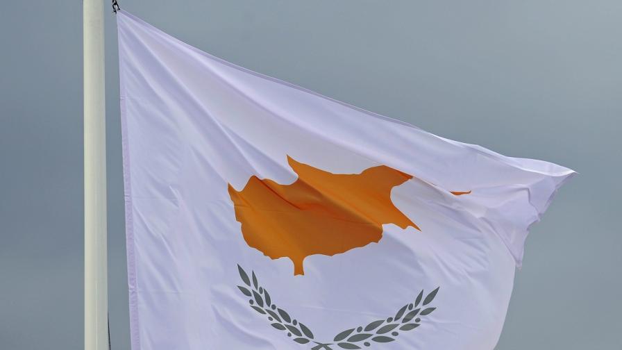 Кипър ще получи спасителен заем, но срещу допълнителни финансови тежести