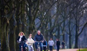 Как да възобновим връзката с детето след дълъг работен ден