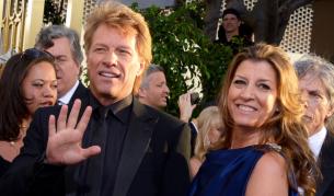 Джон Бон Джоувми със съпругата си Доротеа Хърли на церемонията за наградите "Златен глобус" през януари 2013 г.