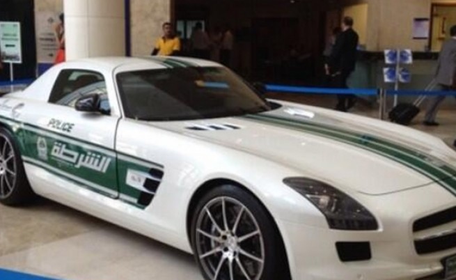 Полицията в Дубай се сдоби с три суперавтомобила