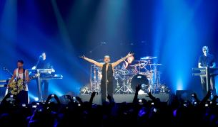 Дейв от "Депеш мод" иска четири масажистки, групата обикаля столични заведения