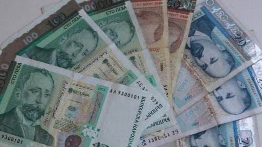  Увеличават заплатите на учителите със 17% 