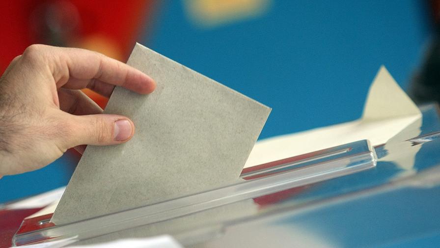 Изборният ден започна нормално