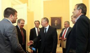 Лидерът на БСП Сергей Станишев и кандидатът на левицата за премиер Пламен Орешарски разговаряха с представители на партия Лидер