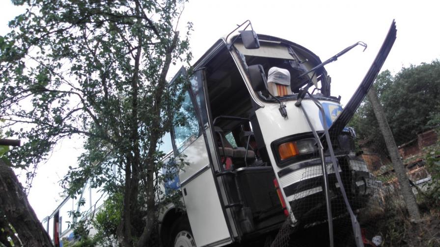 Автобус и ТИР в тежка катастрофа край Градево