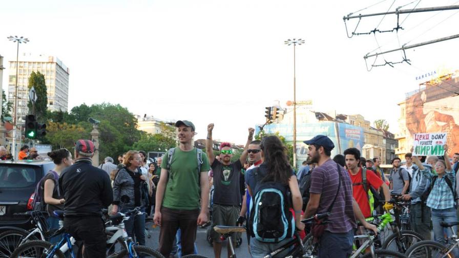 Един от протестите на Орлов мост, организиран от граждани в социалната мрежа фейсбук организираха протест