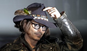 И най-сексапилен актьор за 80-те години е...