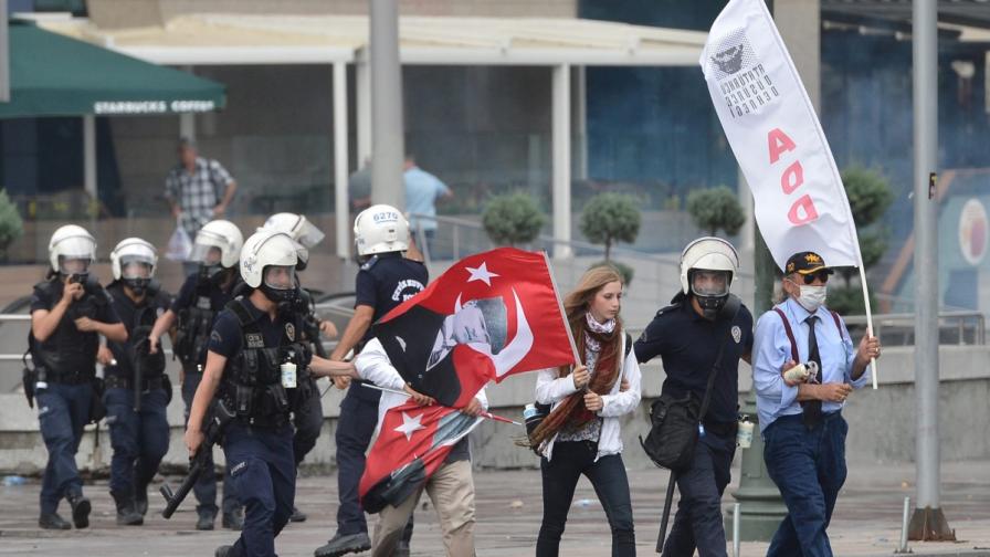 Властта в Турция: Всеки останал на "Таксим" е терорист