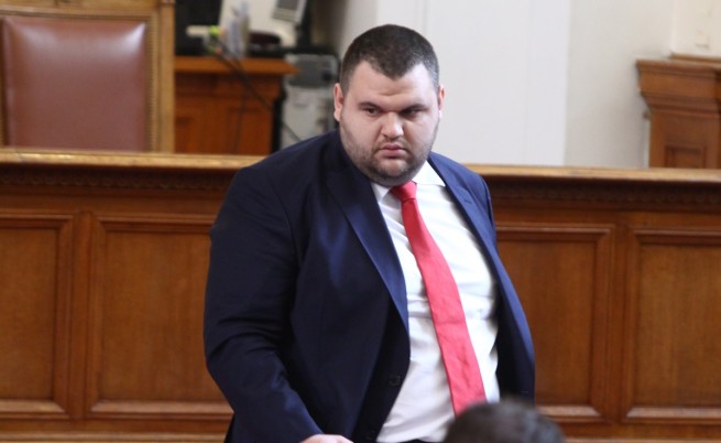 Пеевски отказа да се яви в Конституционния съд