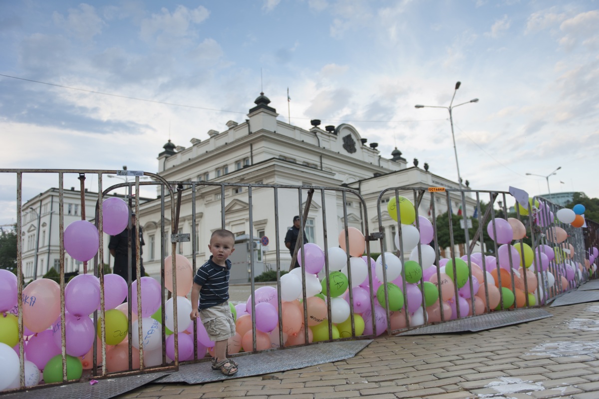 Протестиращи: Може да затваряме улици, но отваряме пътища