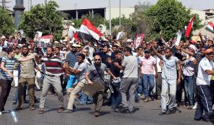 Най-малко трима демонстранти са загинали при престрелка в Кайро 