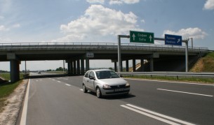 Тир блъсна полицейска кола на "Тракия", уби полицай