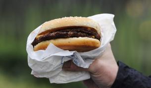 Първият бургер с изкуствено месо вече е факт