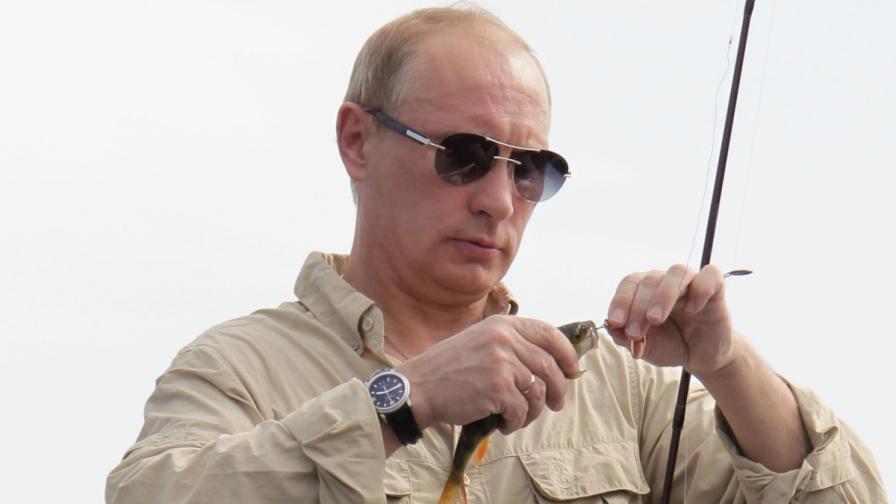 Путин и Лукашенко си мерят рибите