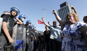 Протест на площад Таксим в Истанбул