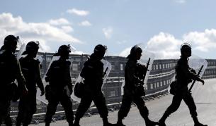 Районът около съда беше строго охраняван