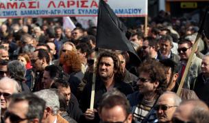 Никой не се натиска и не бърза да плаща данъци в закъсалата Гърция