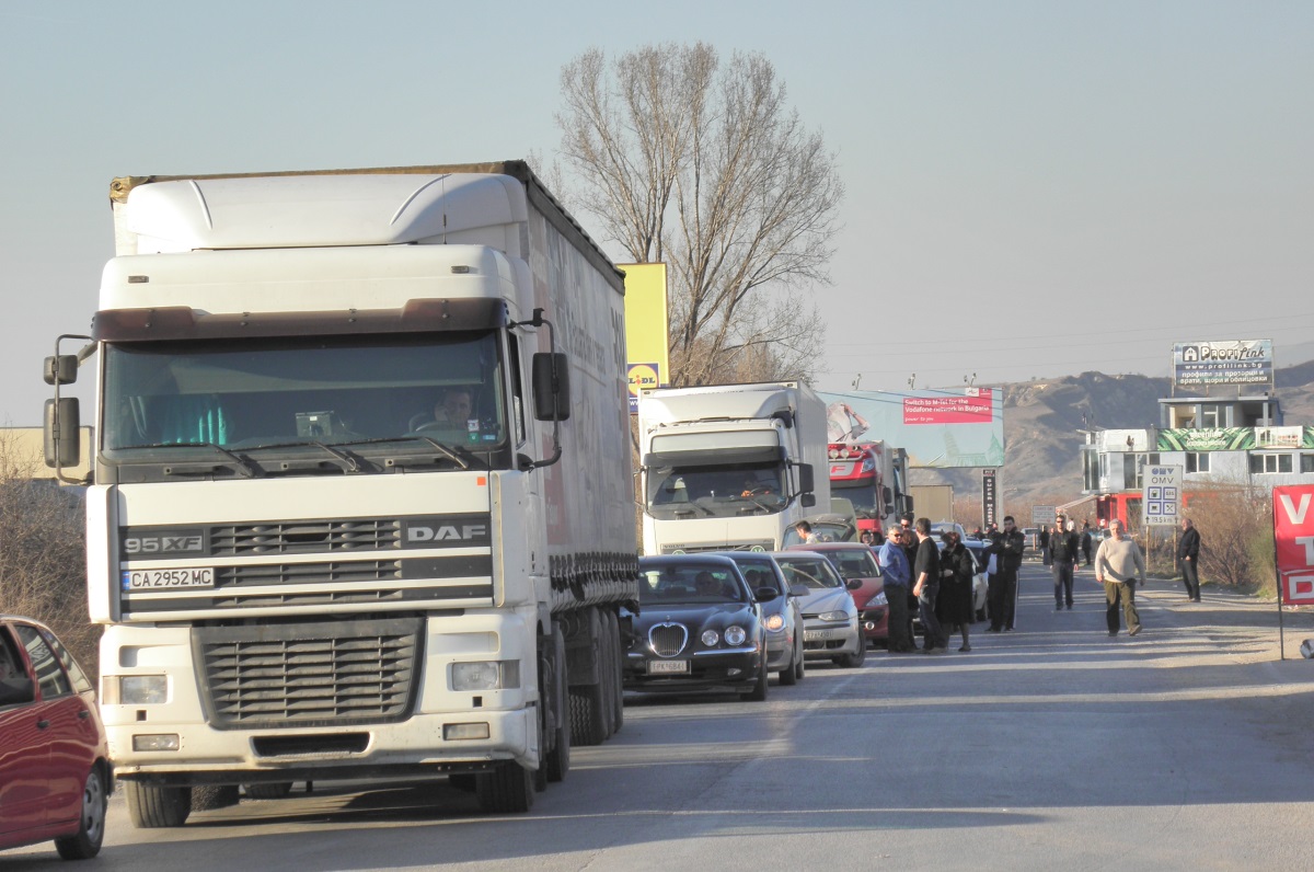 Превозвачи заплашват с блокада на границата с Турция