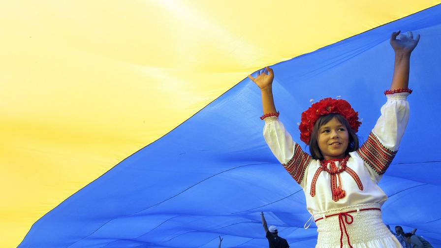 Украинският флаг е в синьо и жълто